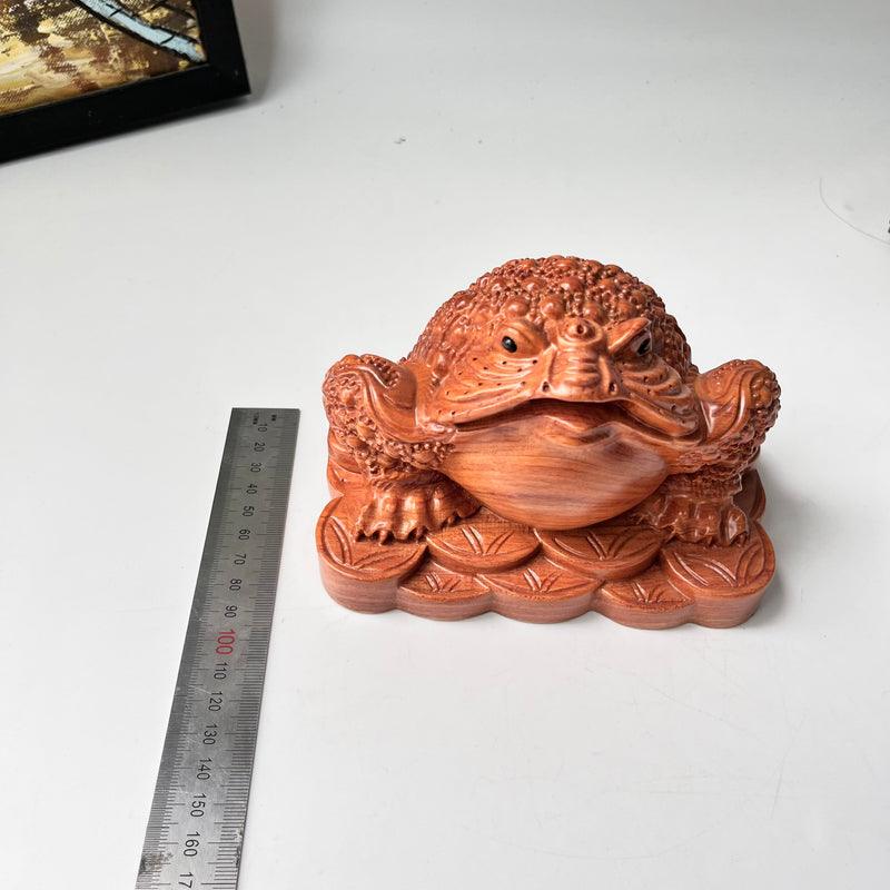 Feng Shui Money Toad Holding a Gold Coin – Symbol of Prosperity and Good Fortune