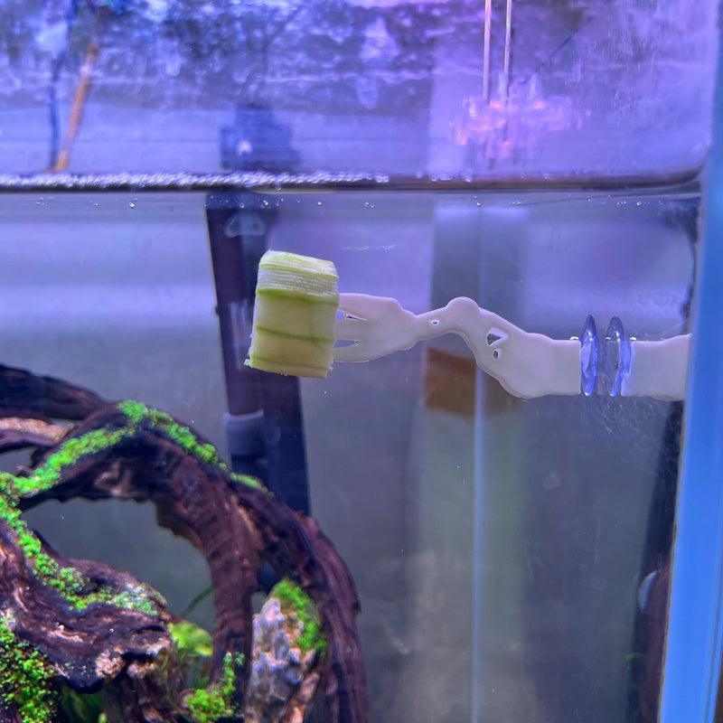 Aquarium Veggie Skewer, Food Holder with Suction Cup (Robot Hand)