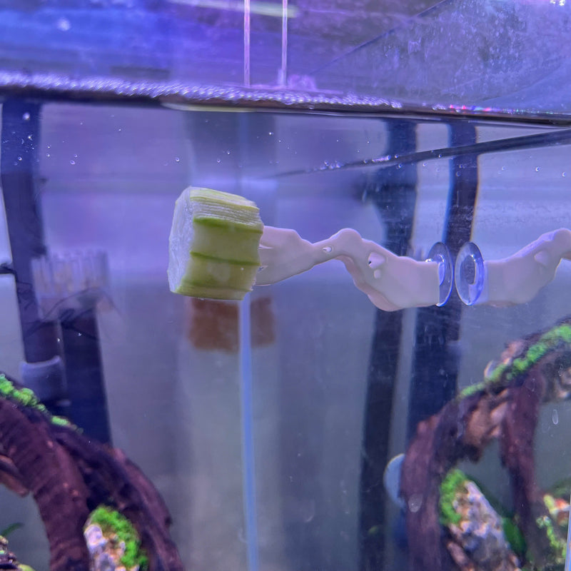 Aquarium Veggie Skewer, Food Holder with Suction Cup (Robot Hand)